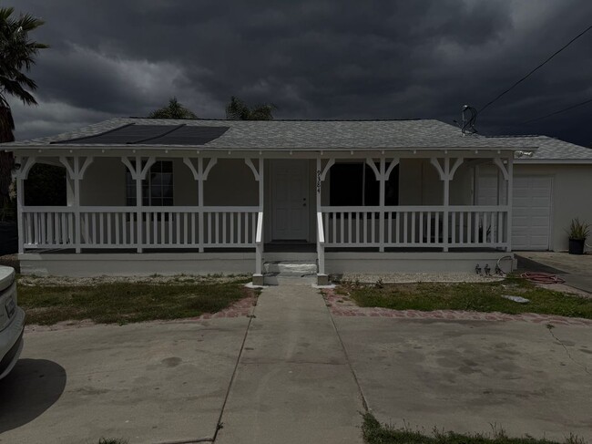 9384 Fontana Ave
