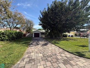 621 Eagle Dr in Delray Beach, FL - Foto de edificio - Building Photo