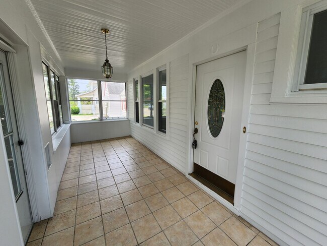 121 S Farview Ave in Paramus, NJ - Building Photo - Building Photo