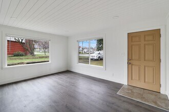 54 SE Glencoe St in Oak Harbor, WA - Building Photo - Building Photo