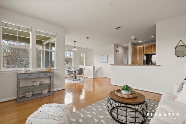 7002 Santero Way in Cotati, CA - Building Photo - Building Photo