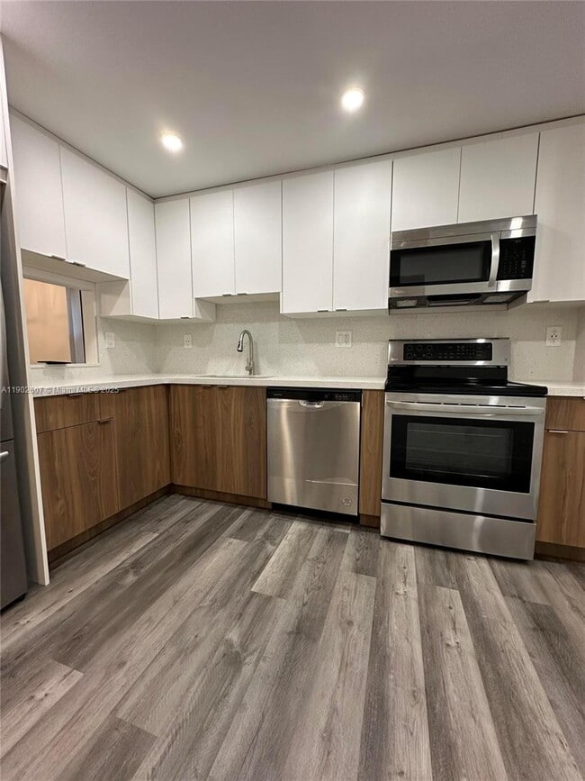 450 Commodore Dr in Plantation, FL - Building Photo - Building Photo