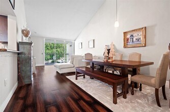 4743 NW 97th Ct, Unit 60 in Doral, FL - Foto de edificio - Building Photo