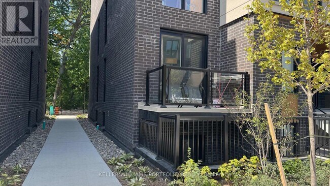 172 Clonmore Dr in Toronto, ON - Building Photo - Building Photo