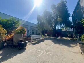 1254 E 12th St in Oakland, CA - Building Photo - Building Photo