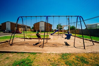 CROSS TIMBERS AT GRAND STREET in Amarillo, TX - Building Photo - Building Photo