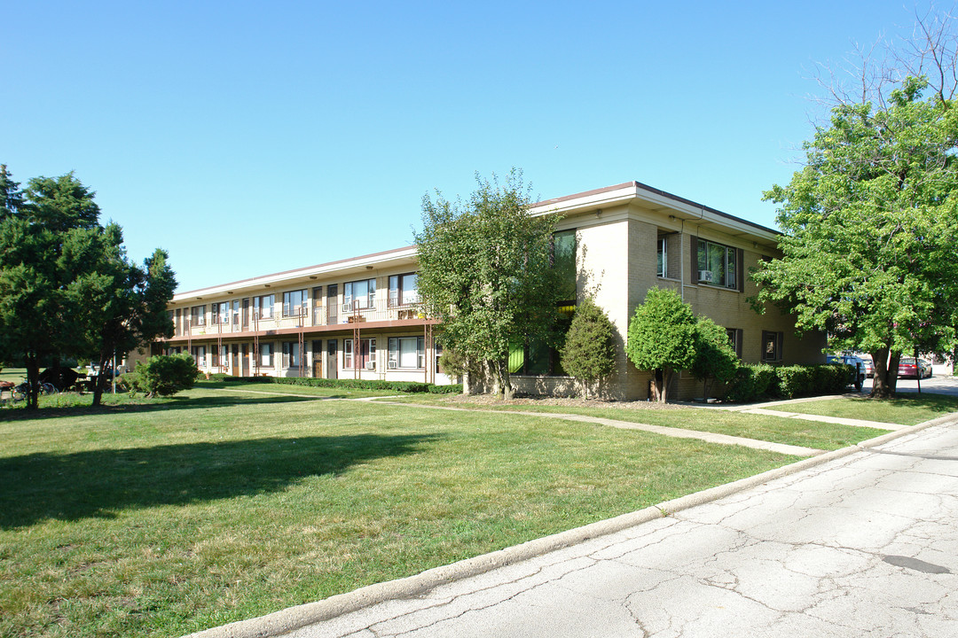 21 King Arthur Dr in Northlake, IL - Foto de edificio