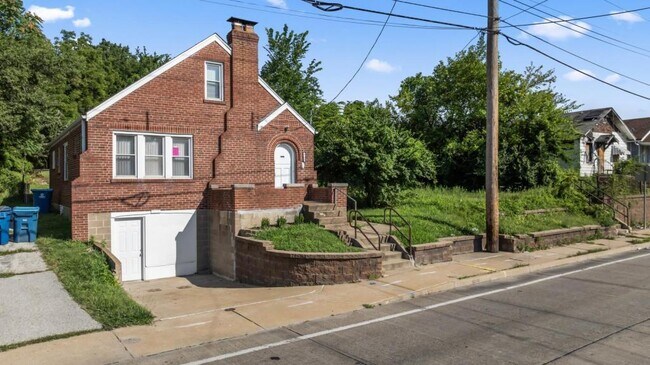 5613 Jennings Station Rd in Jennings, MO - Building Photo - Building Photo