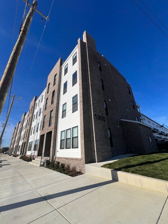 1900 Roseneath Rd in Richmond, VA - Building Photo