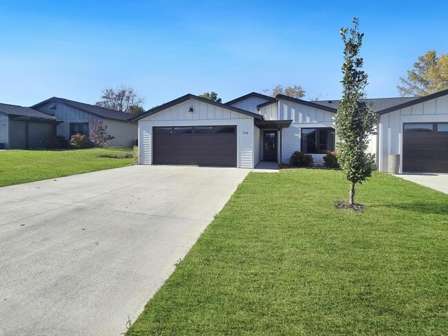 1558 Blaine's Wy in Spirit Lake, IA - Building Photo - Building Photo