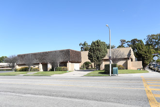 Gleenwood Villa Apartments in Oxnard, CA - Building Photo - Building Photo