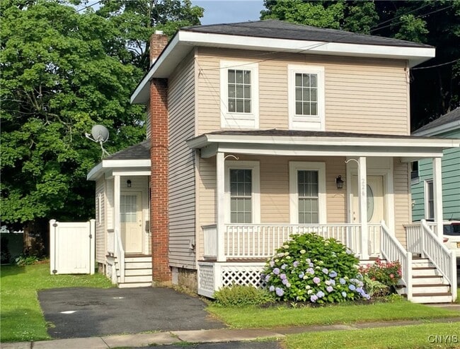 property at 226 W 7th St