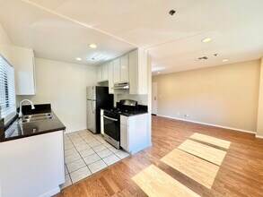 102 N Clark Dr in Los Angeles, CA - Building Photo - Building Photo