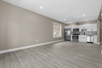 4 Washington St, Unit #503 in Revere, MA - Building Photo - Building Photo