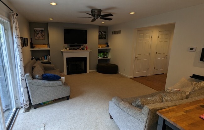 property at 2562 Creve Coeur Dr