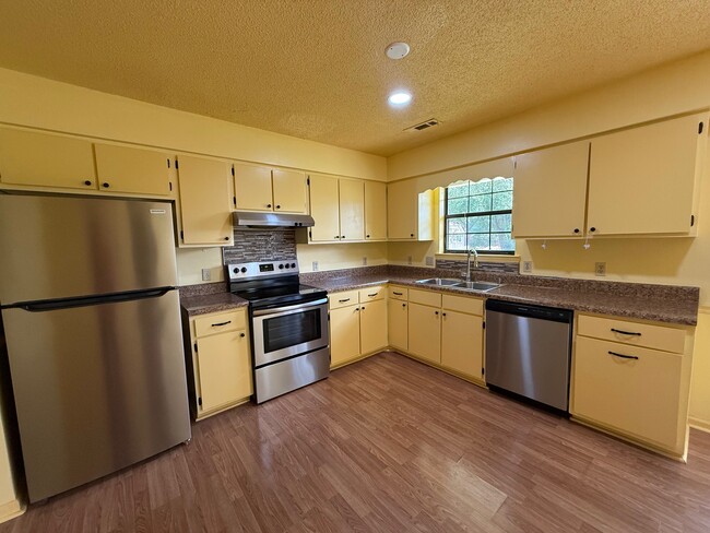 704 Olive St in Hinesville, GA - Building Photo - Building Photo