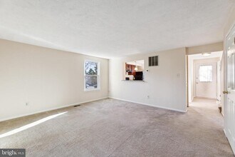15023 Oak Crest Ct in Montclair, VA - Building Photo - Building Photo
