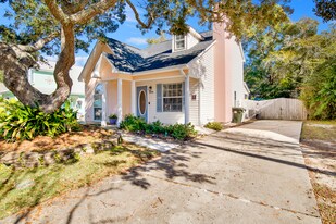 5910 Bay Vista Dr in Pensacola, FL - Building Photo