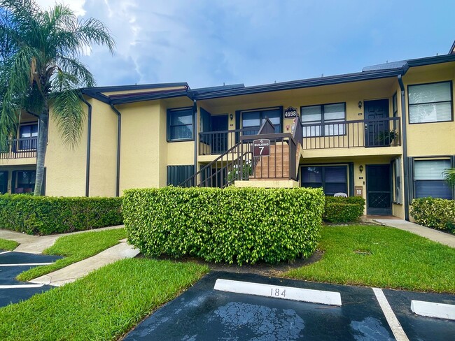 4698 Lucerne Lakes Blvd in Greenacres, FL - Foto de edificio - Building Photo