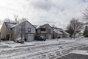 35 Buckhurst Cres in Toronto, ON - Building Photo