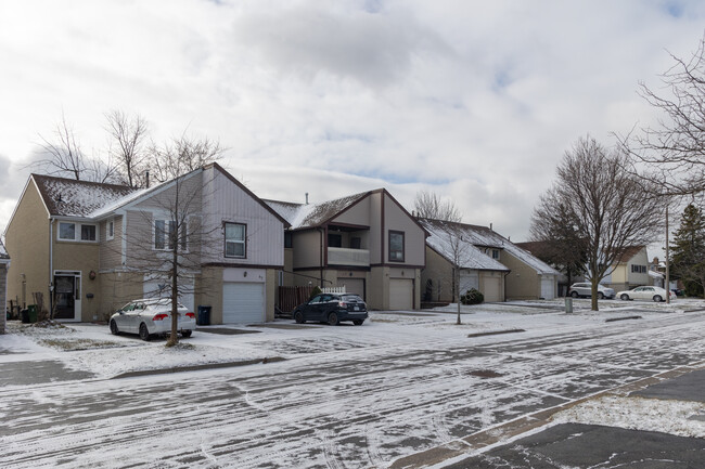 35 Buckhurst Cres in Toronto, ON - Building Photo - Primary Photo