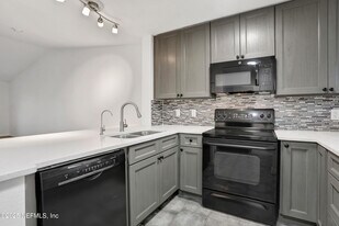 7 Arbor Club Dr in Palm Valley, FL - Building Photo