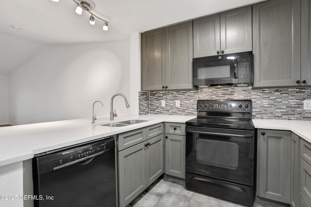 7 Arbor Club Dr in Palm Valley, FL - Building Photo