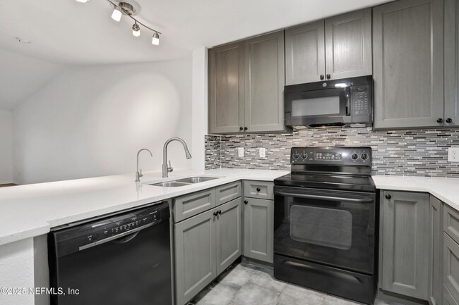 7 Arbor Club Dr in Palm Valley, FL - Building Photo - Building Photo