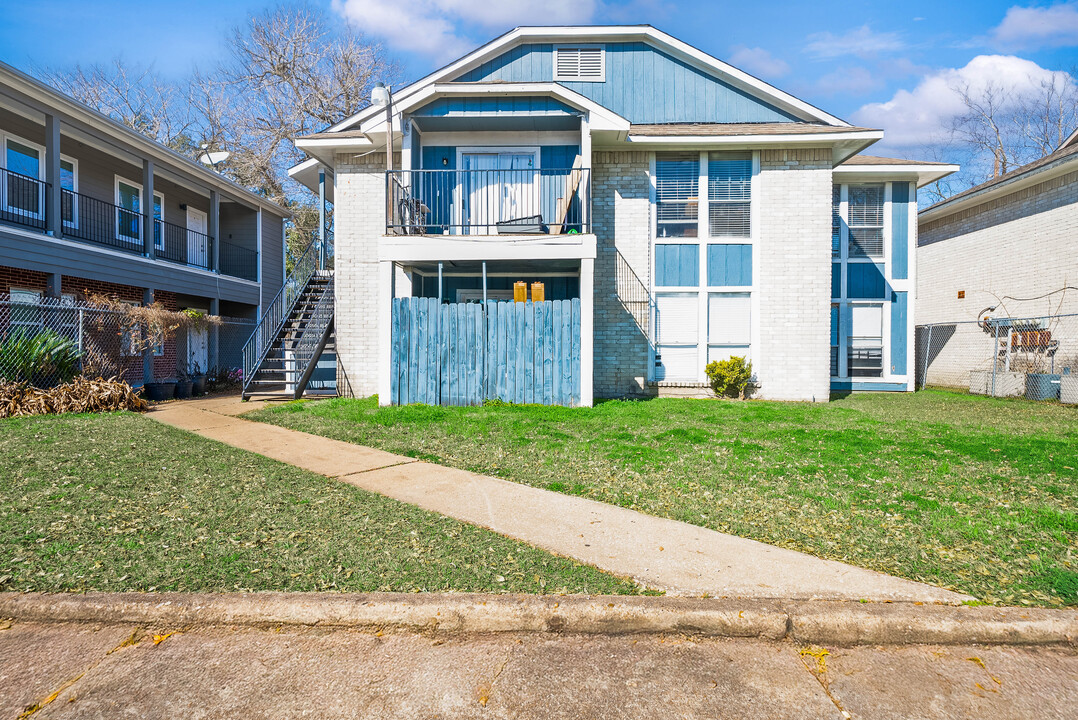 6118 W Mount Houston Rd in Houston, TX - Building Photo