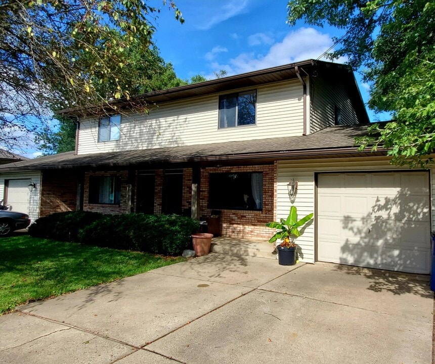 3302 N Westnedge Ave in Kalamazoo, MI - Building Photo