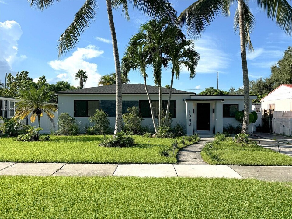 1040 NE 142nd St in North Miami, FL - Building Photo