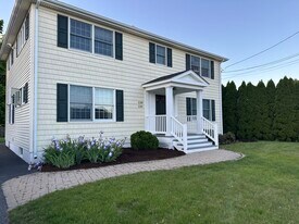 236 Mapleton St in Cranston, RI - Building Photo