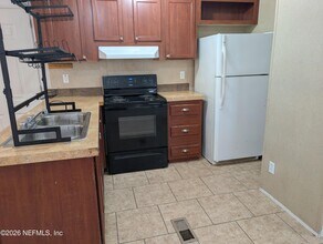123 Hayman Dr in Interlachen, FL - Building Photo - Building Photo