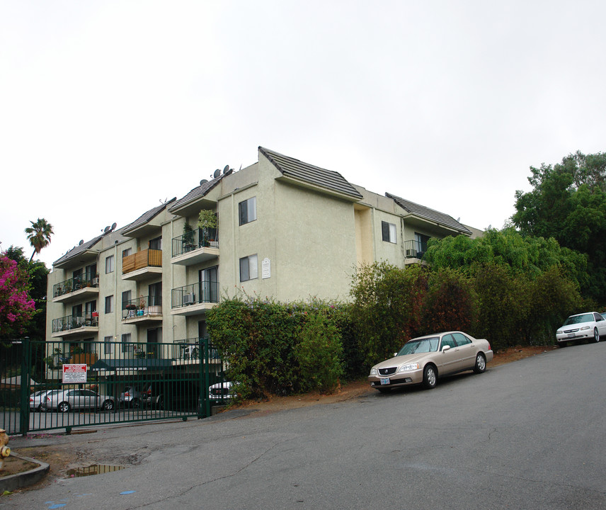 Oakridge Apartments in Los Angeles, CA - Building Photo