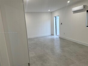 10890 SW 68th Dr in Miami, FL - Building Photo - Building Photo