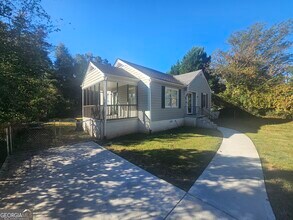 68 Fourth St Ext in Newnan, GA - Building Photo - Building Photo