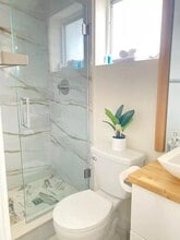 1523 NE 51st St, Unit ROOM B1 in Fort Lauderdale, FL - Foto de edificio - Building Photo