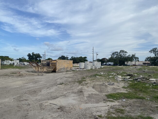 1148 SW 70th Ave in Miami, FL - Building Photo - Building Photo