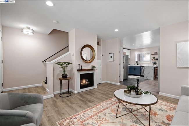 810 Oak Grove Rd in Concord, CA - Foto de edificio - Building Photo