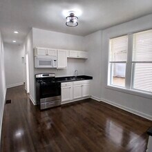 4058 W Hirsch St in Chicago, IL - Building Photo - Building Photo