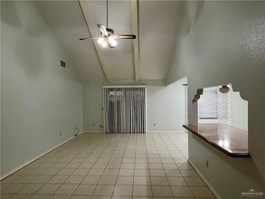 2124 Robin Ave in McAllen, TX - Building Photo - Building Photo