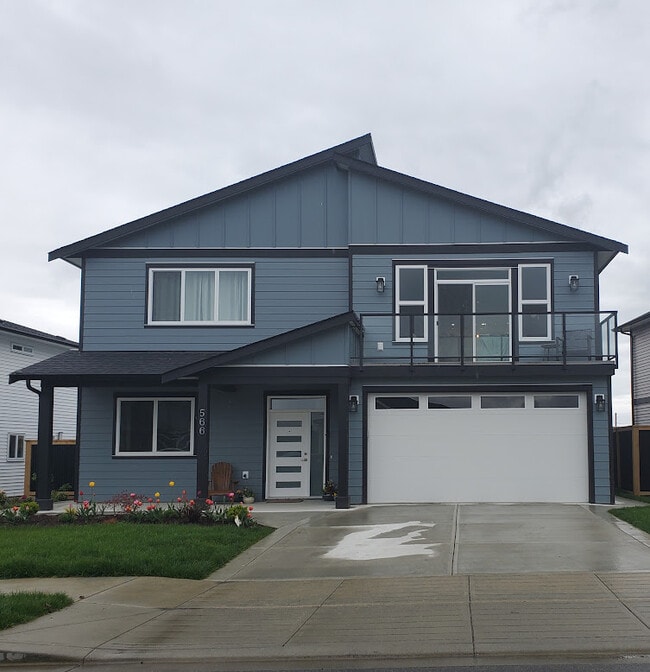 566 Menzies Ridge Dr in Nanaimo, BC - Building Photo - Building Photo