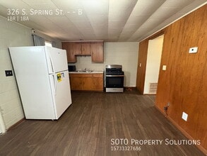 326 S Spring St in Perryville, MO - Foto de edificio - Building Photo