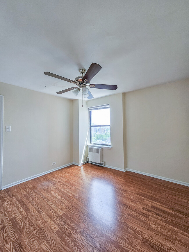 4730 N Winthrop Ave, Unit #406 in Chicago, IL - Building Photo - Building Photo