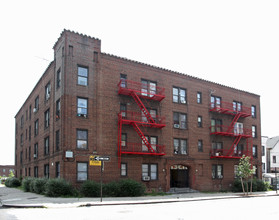 Queen Court in Brooklyn, NY - Building Photo - Building Photo