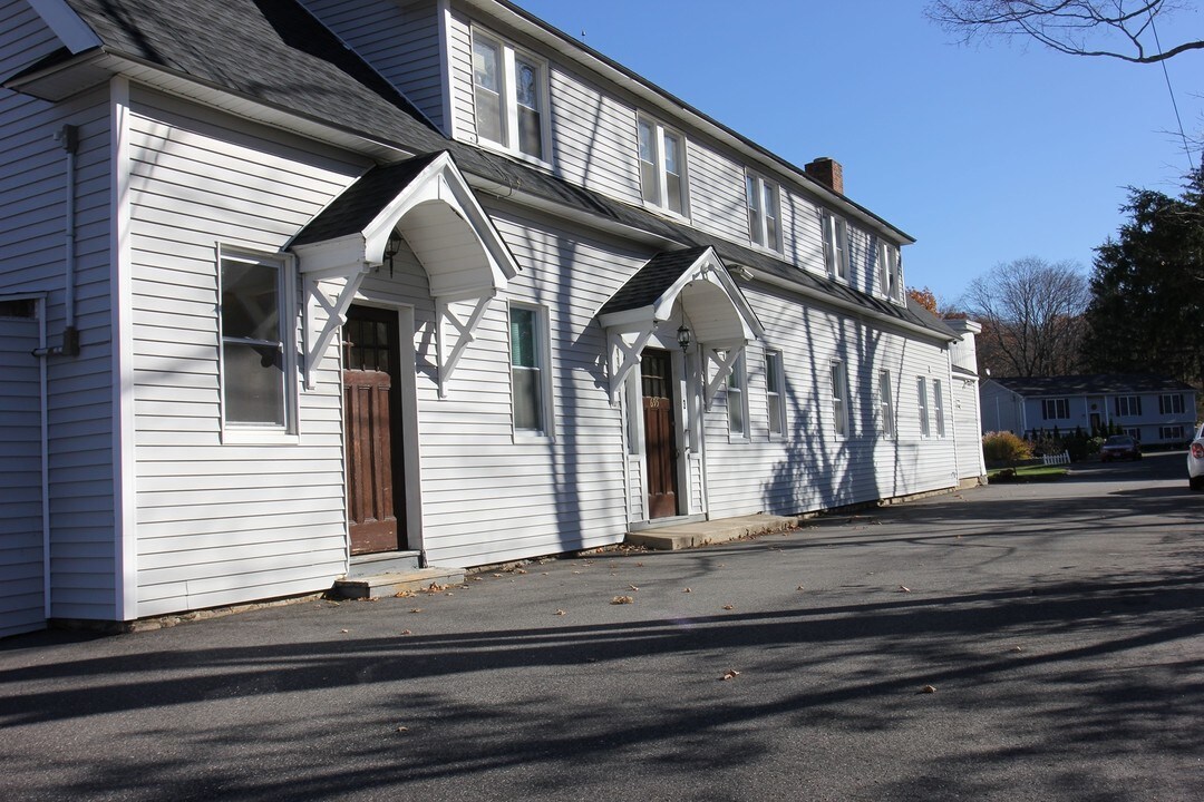 695 Beacon Valley Road in Naugatuck, CT - Building Photo