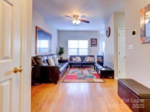 2107 Lennoxshire Square Ct in Charlotte, NC - Foto de edificio - Building Photo