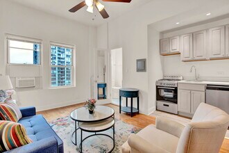 1100 N La Salle Dr in Chicago, IL - Foto de edificio - Building Photo