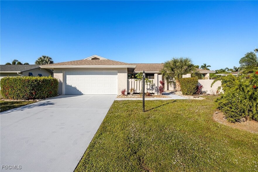 5308 Shalley Cir E in Ft. Myers, FL - Building Photo