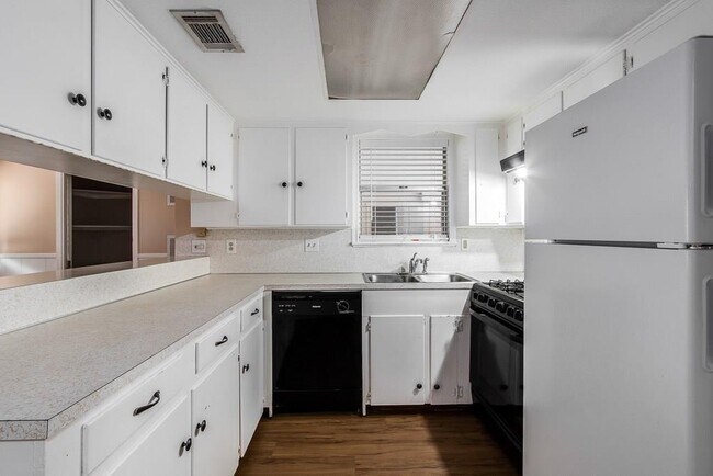2802 St Edwards Cir in Austin, TX - Foto de edificio - Building Photo